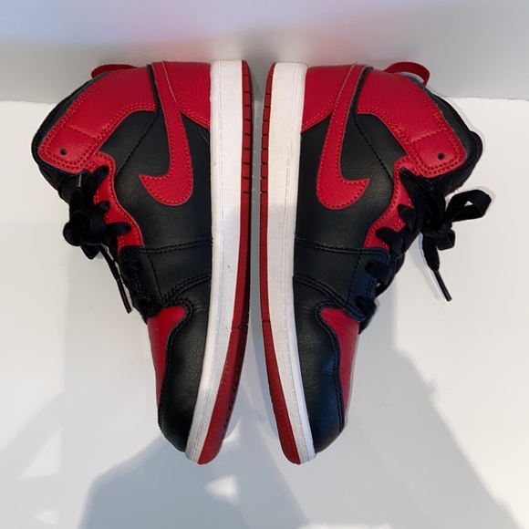 Air Jordan 1 Mid ‘Banned’ - Picture 3 of 6